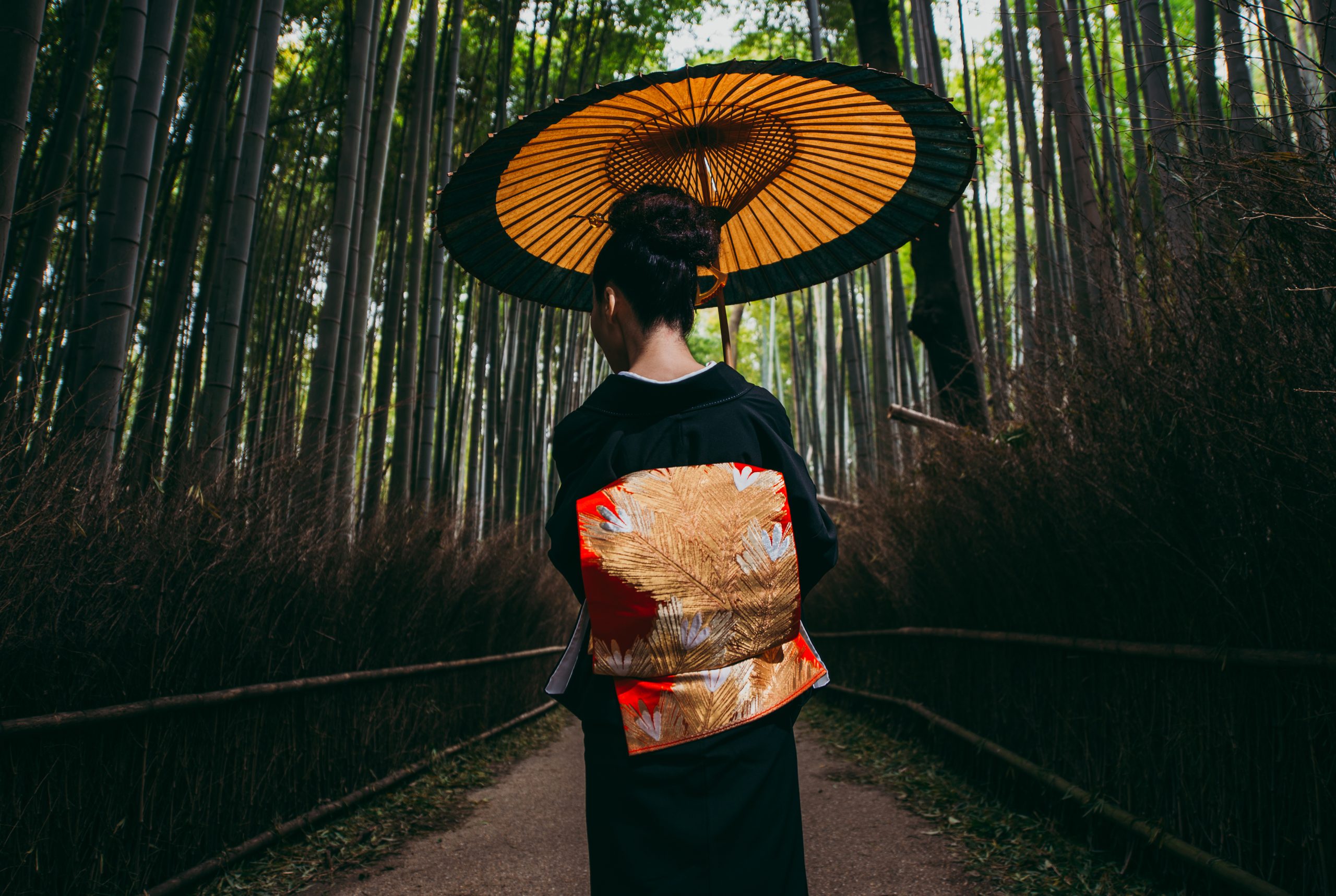 Quelle est la signification du kimono noir ?